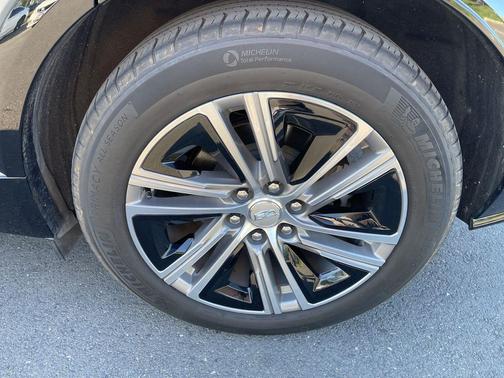 Argent Silver Metallic 2024 Cadillac LYRIQ Luxury