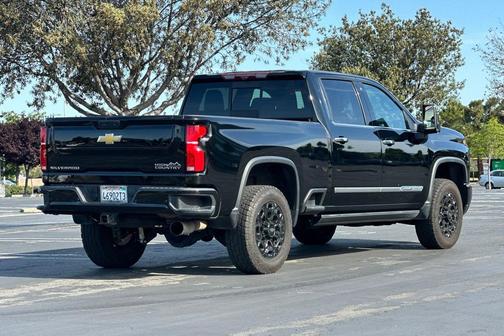 Black 2024 Chevrolet Silverado 2500 High Country