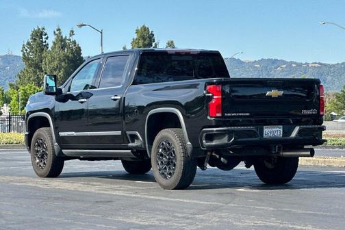 Black 2024 Chevrolet Silverado 2500 High Country