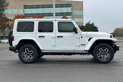 2025 Jeep Wrangler 4-Door Sahara 4x4