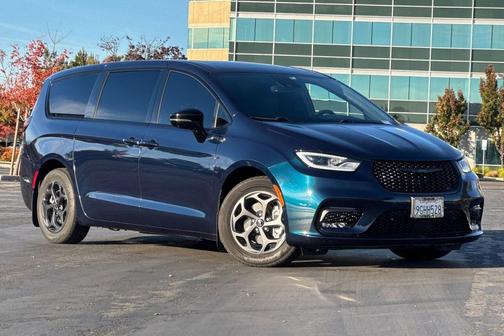 2023 Chrysler Pacifica Hybrid Limited