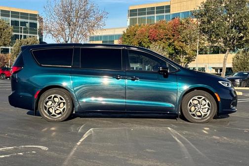 2023 Chrysler Pacifica Hybrid Limited