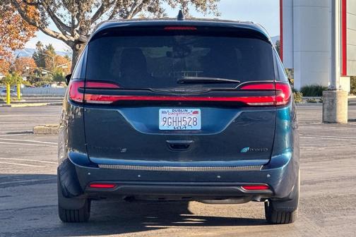 2023 Chrysler Pacifica Hybrid Limited