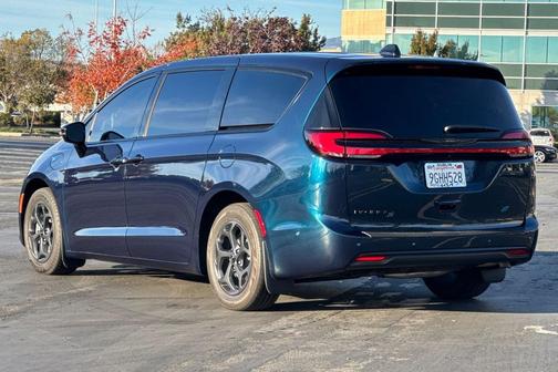 2023 Chrysler Pacifica Hybrid Limited