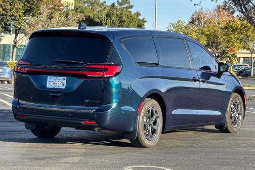 2023 Chrysler Pacifica Hybrid Limited
