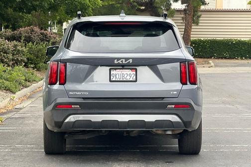 Everlasting Silver 2023 Kia Sorento SX