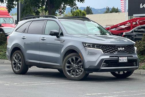 Everlasting Silver 2023 Kia Sorento SX