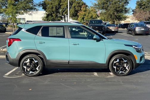 2025 Kia Seltos EX