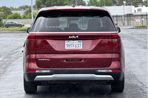 2024 Kia Carnival LX