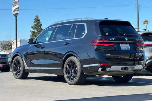 2025 BMW X7 xDrive40i