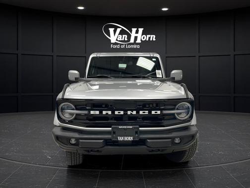 Iconic Silver Metallic 2024 Ford Bronco Outer Banks