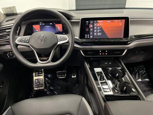 2024 Volkswagen Atlas 2.0T SE w/Technology 4MOTION