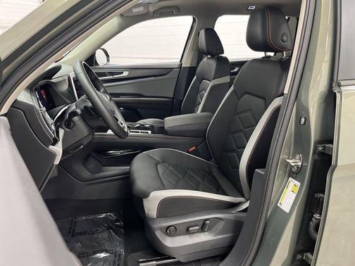 2024 Volkswagen Atlas 2.0T SE w/Technology 4MOTION