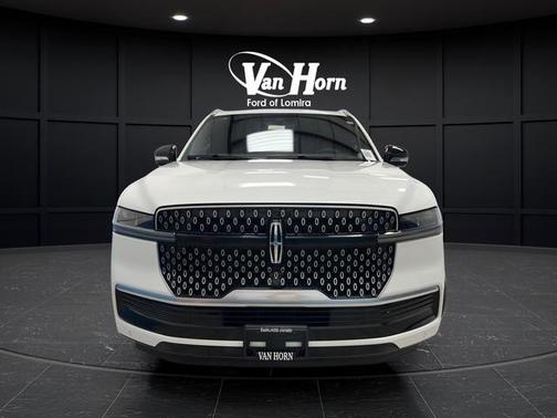 White Metallic 2025 Lincoln Navigator Reserve