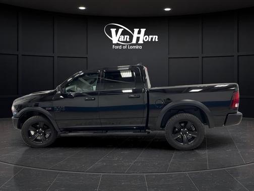 Diamond Black Crystal Pearlcoat 2021 RAM 1500 Classic SLT