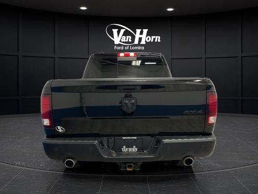 Diamond Black Crystal Pearlcoat 2021 RAM 1500 Classic SLT