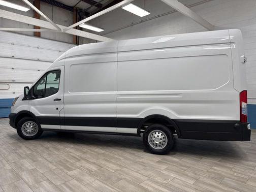 Oxford White 2024 Ford Transit-250 Base