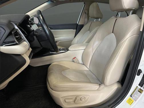 2020 Toyota Camry Hybrid XLE