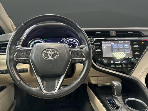 2020 Toyota Camry Hybrid XLE