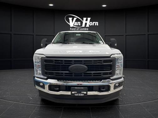 Oxford White 2024 Ford F-250 XLT