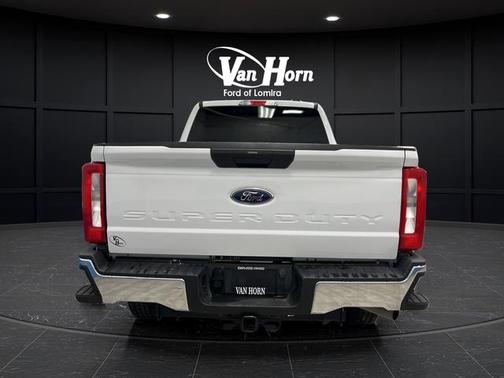 Oxford White 2024 Ford F-250 XLT