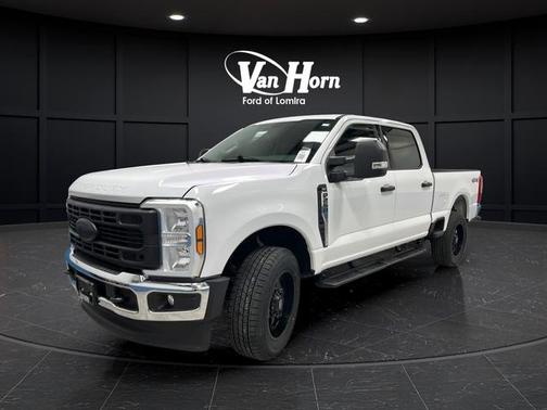 Oxford White 2024 Ford F-250 XLT