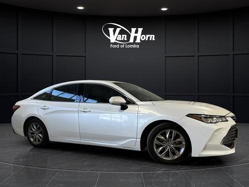 2022 Toyota Avalon XLE