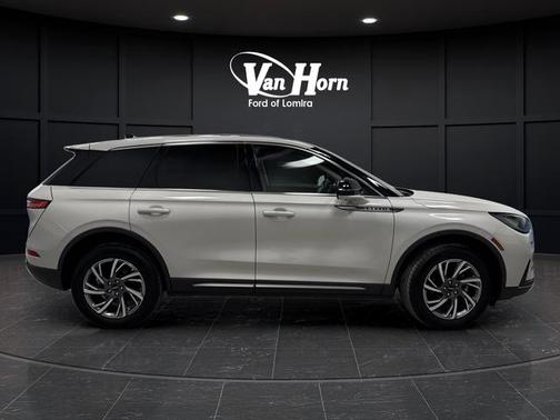 2024 Lincoln Corsair Premiere