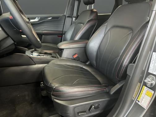 2025 Ford Escape ST-Line Elite