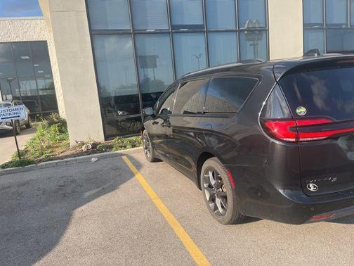 2021 Chrysler Pacifica Touring L