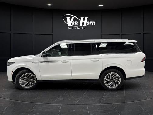 Pristine White Metallic Tri-Coat 2025 Lincoln Navigator Reserve
