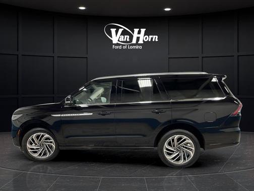 Infinite Black Metallic Clearcoat 2025 Lincoln Navigator Reserve