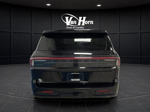 Infinite Black Metallic Clearcoat 2025 Lincoln Navigator Reserve