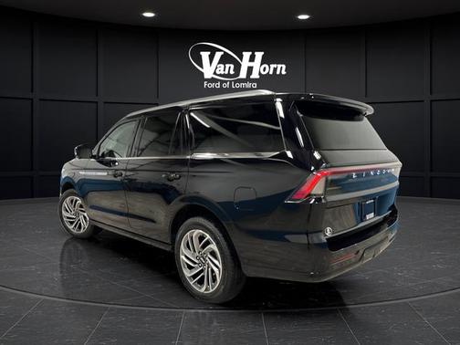 Infinite Black Metallic Clearcoat 2025 Lincoln Navigator Reserve