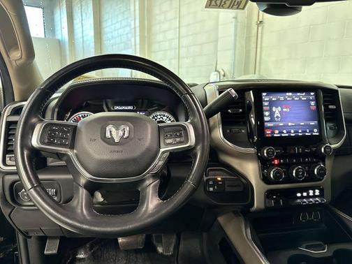 2020 RAM 2500 Laramie Crew Cab 4X4 6'4' Box