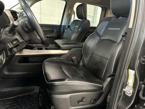 2020 RAM 2500 Laramie Crew Cab 4X4 6'4' Box