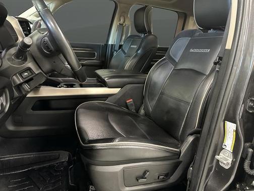 2020 RAM 2500 Laramie Crew Cab 4X4 6'4' Box