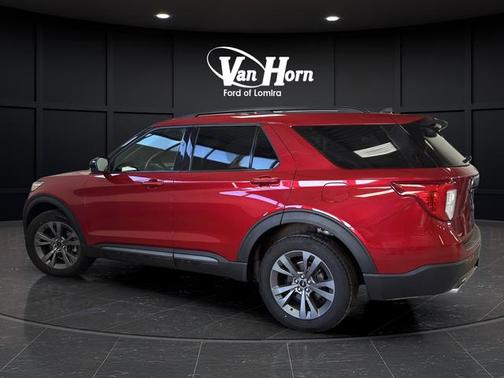 Rapid Red Metallic Tinted Clearcoat 2022 Ford Explorer XLT