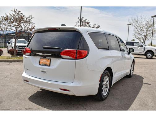 2023 Chrysler Voyager LX