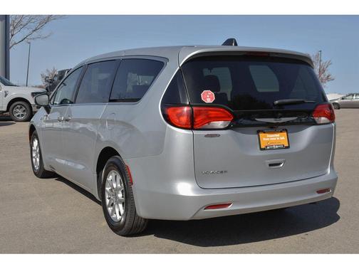 2022 Chrysler Voyager LX