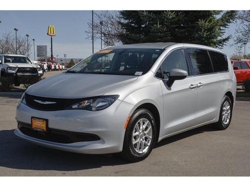 2022 Chrysler Voyager LX