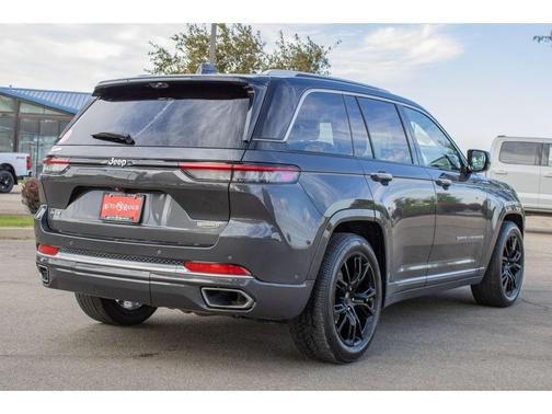 2022 Jeep Grand Cherokee Summit