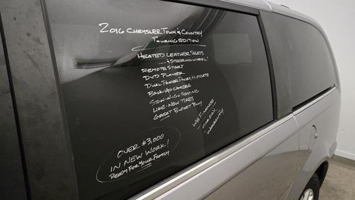 2016 Chrysler Town & Country Touring