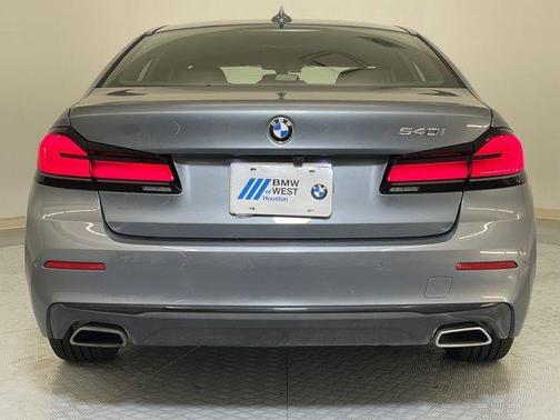 2022 BMW 540 i