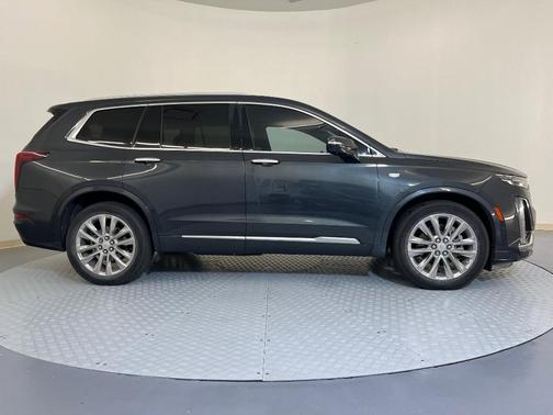 2022 Cadillac XT6 Premium Luxury FWD