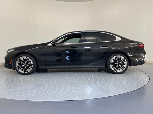 2025 BMW 530 i xDrive