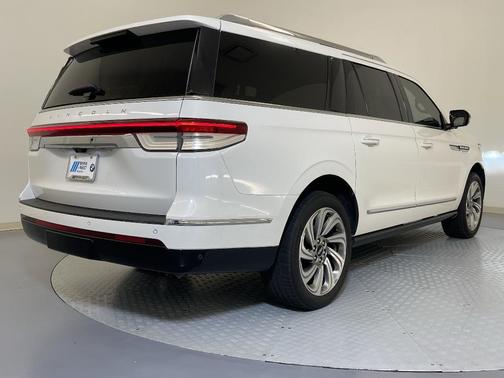2022 Lincoln Navigator L Reserve