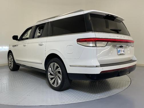 2022 Lincoln Navigator L Reserve