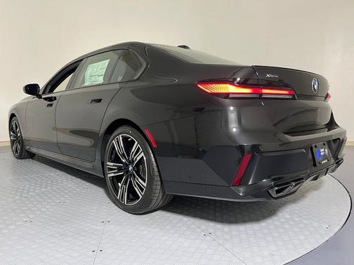 2026 BMW 760 760i xDrive