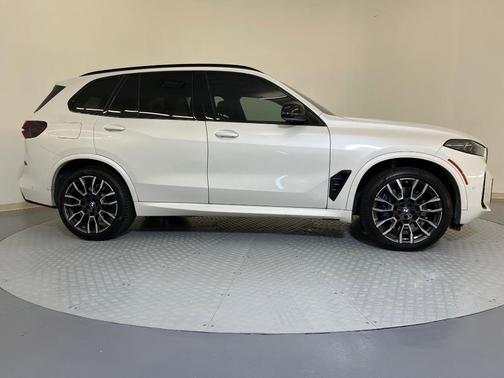 2024 BMW X5 M60i